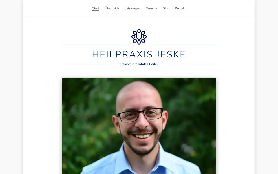 Heilpraxis Jeske: Startseite am Computer